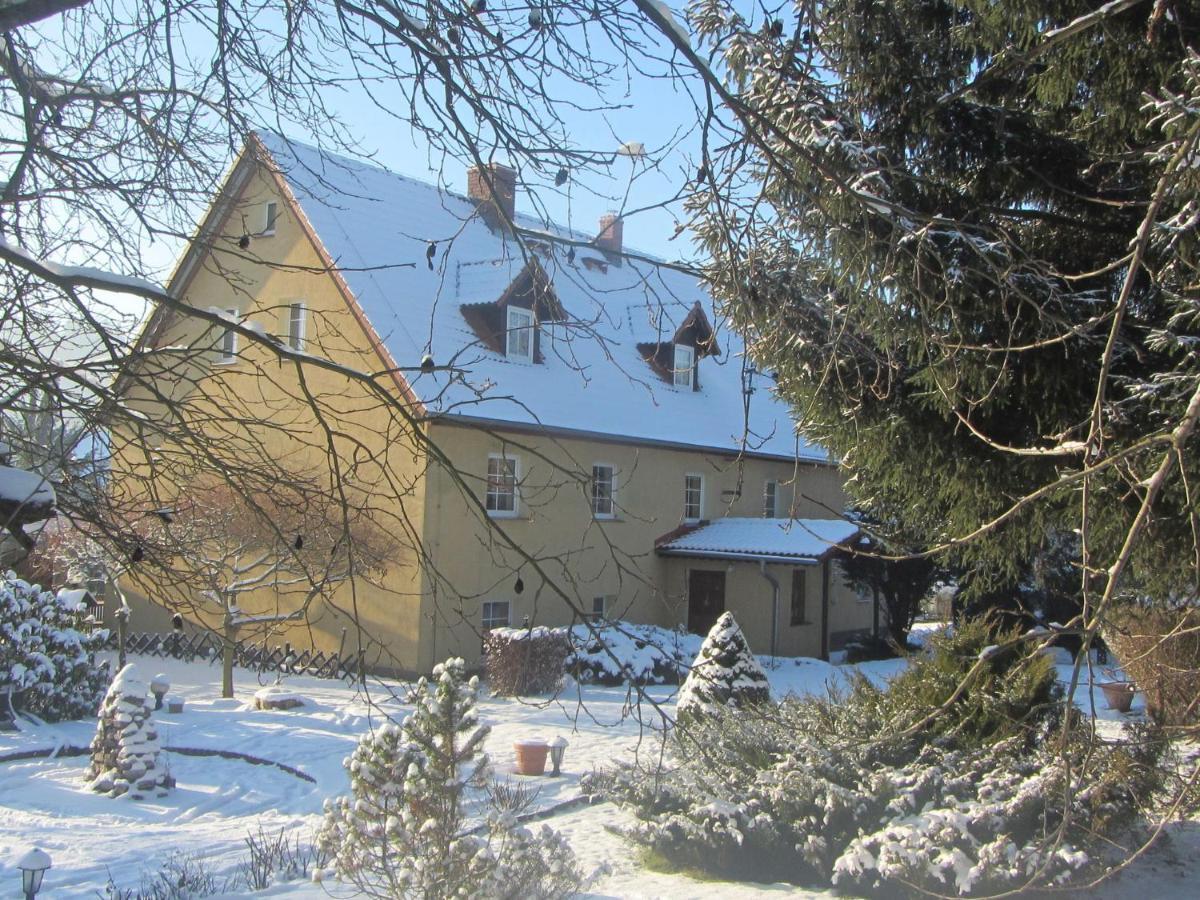 Spacious Holiday Home In Stara Kamienica With Pond ภายนอก รูปภาพ