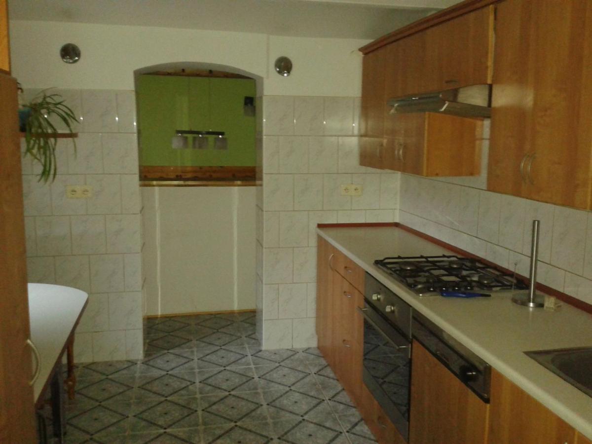 Spacious Holiday Home In Stara Kamienica With Pond ภายนอก รูปภาพ