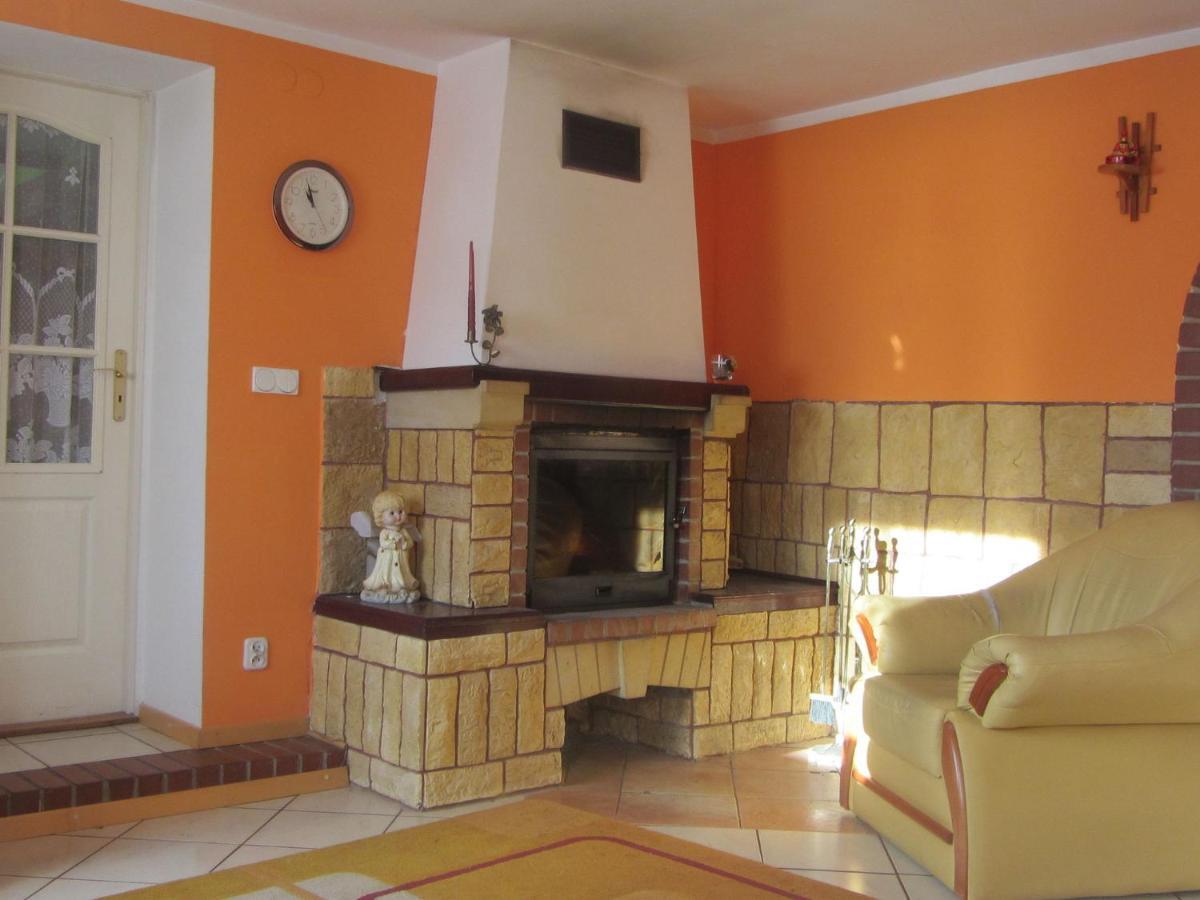 Spacious Holiday Home In Stara Kamienica With Pond ภายนอก รูปภาพ